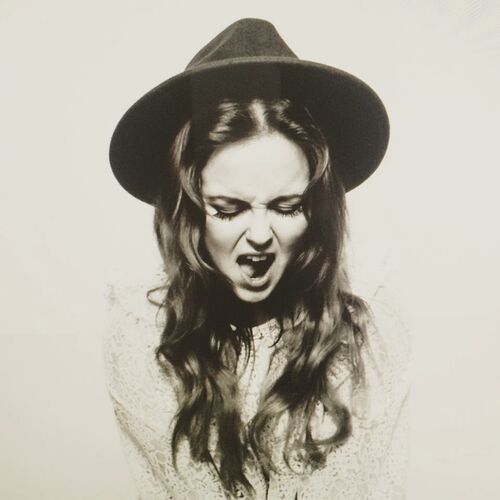 Ellinoora - Carrie